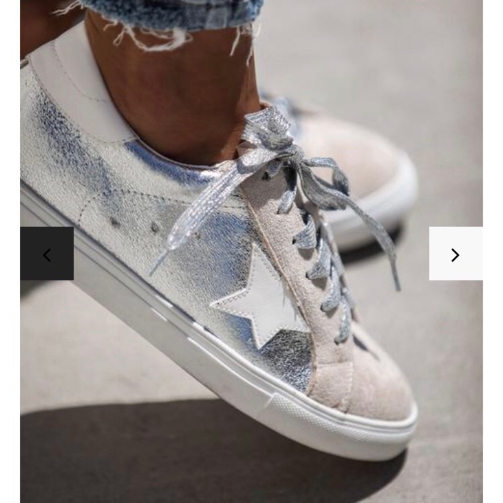 Women’s Faux Suede Star Sneakers NIB